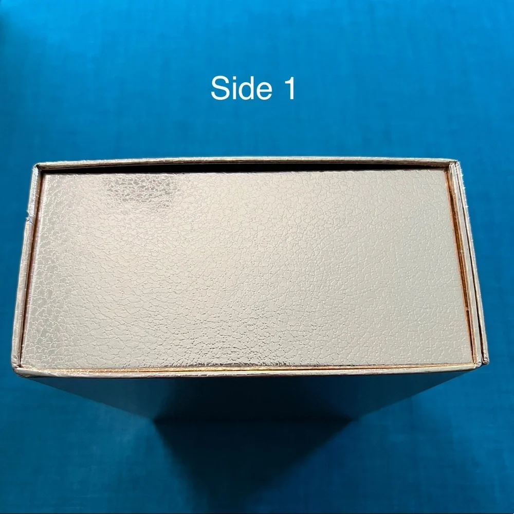 Gold mirrored Box of Style box with magnetic closure